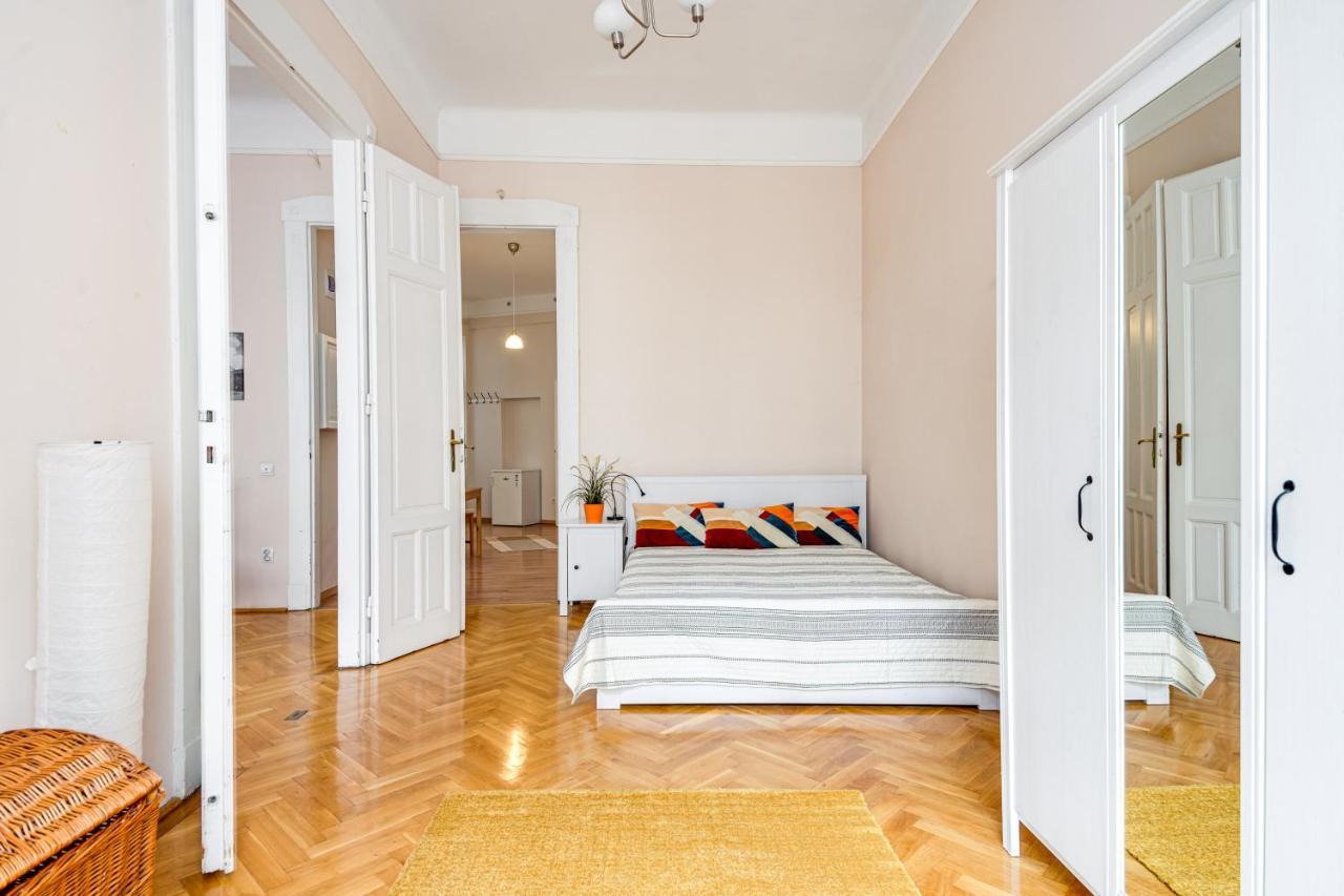 Vintage Apartment In The Jewish Quarter Будапеща Екстериор снимка